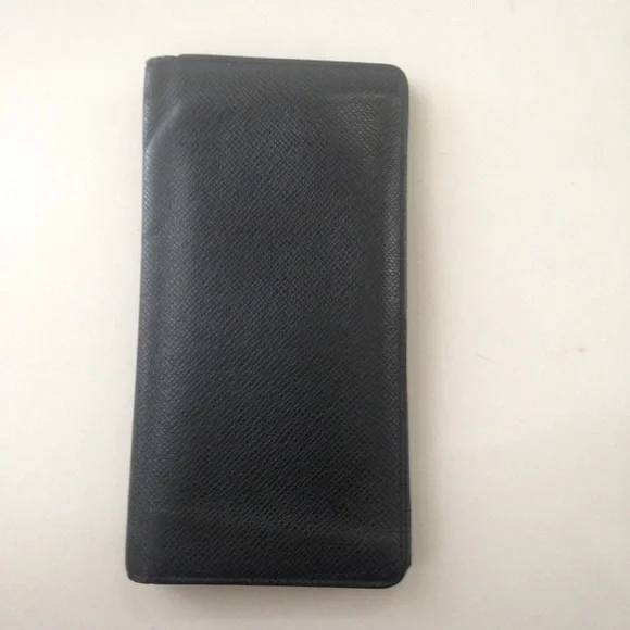 Louis Vuitton, Black Taiga Leather Zip Long Wallet - Picture 10 of 11